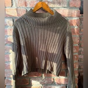 Cozy Green Cropped Turtleneck Sweater